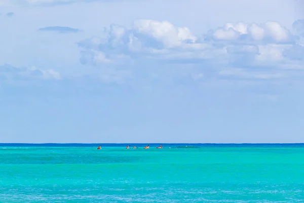 Playa Del Carmen Mexiko Oktober 2021 Menschen Mit Roten Kanus — Stockfoto