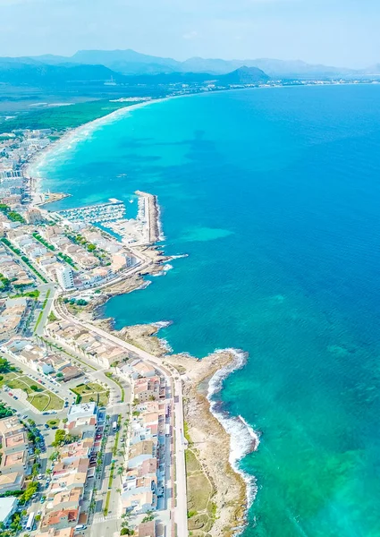 Natürliche Küsten Und Strandlandschaft Drohnenpanorama Mit Türkisfarbenen Wasserwellen Berge Und — Stockfoto