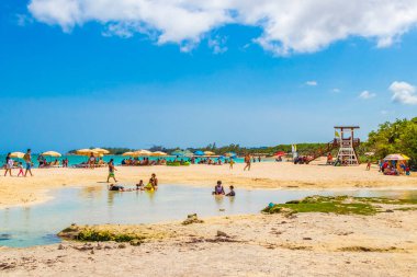 Playa del Carmen 28. Mayıs 2021 Tropikal Meksika plajı ve Punta Esmeralda, Playa del Carmen Mexico 'dan panorama manzarası.