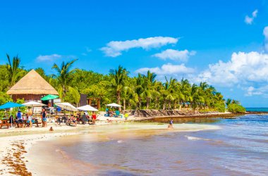 Playa del Carmen Meksika 28 numara. Mayıs 2021 Tropikal Meksika plajı ve Punta Esmeralda, Playa del Carmen Mexico 'dan panorama manzarası.
