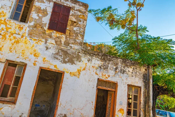 Viejas Casas Edificios Abandonados Rotos Dañados Sucios Rodas Grecia — Foto de Stock