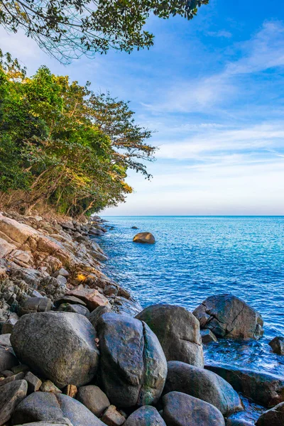Khao Lak Phang-nga Tayland 'daki Lam ru Lamru Milli Parkı' nın muhteşem sahil manzarası ve manzarası..