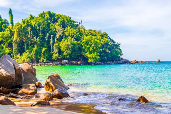 Piękny Mały Piaszczysty Krajobraz Plaży Widokiem Park Narodowy Lam Lamru — Zdjęcie stockowe