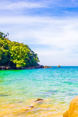 Khao Lak Khuekkhak Takua Pa Phang-nga Tayland 'daki Lam ru Lamru Milli Parkı' nın güzel, küçük kumlu sahili manzarası..