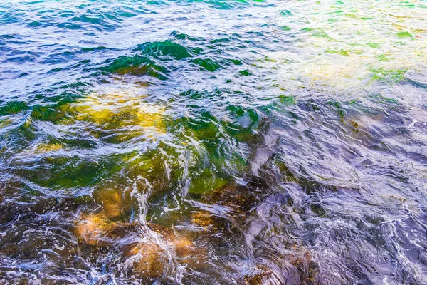 Wunderschöne Küsten Und Strandlandschaft Mit Felsbrocken Wellen Und Wasser Des — Stockfoto