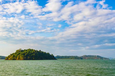 Tanintharyi Myanmar Birma 'daki Tropik Cennet Adası Pulo Ru ve Kawthaung manzara manzarası.