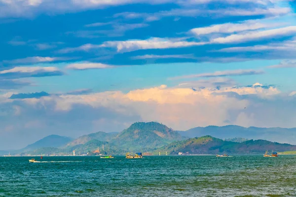 Старый Тайский Рыбацкие Лодки Тропический Рай Морской Пейзаж Панорама Мьянмы — стоковое фото