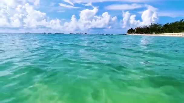 热带墨西哥湾海滩全景 绿松石蓝水来自Playa 88和墨西哥Playa Del Carmen的Punta Esmeralda — 图库视频影像