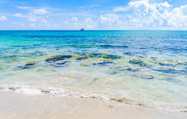 墨西哥卡门平原88号和埃斯梅拉尔达角的热带墨西哥湾海滩全景 蓝绿色清澈的水杉和巨石和岩石 — 图库照片