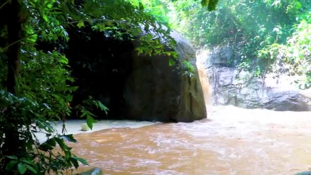 Водопад Ван Сан Тонг Тропических Лесах Сезон Дождей Острове Самуи — стоковое видео