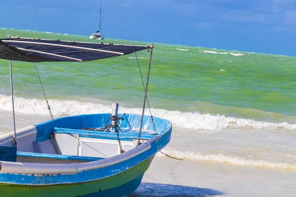 Panorama Vista Paisagem Bela Praia Ilha Holbox Com Ondas Barco — Fotografia de Stock