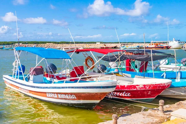 チキル メキシコ21 2021年12月フェリー村の港で美しいチキラのパノラマ風景プエルトデチキルとキンタナ ロメキシコのターコイズブルーの水 — ストック写真