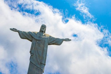 Corcovado Dağı manzaralı Cristo Redentor ve Alto da Boa Vista Rio de Janeiro Brezilya ormanları.