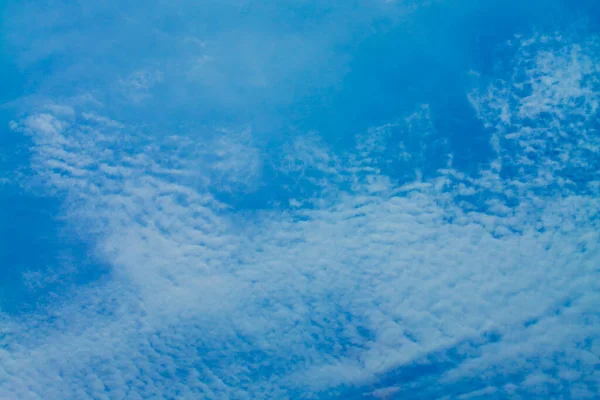 Blue Sky Chemical Clouds Chemical Sky Chemtrails Sunny Day Lower — Foto Stock