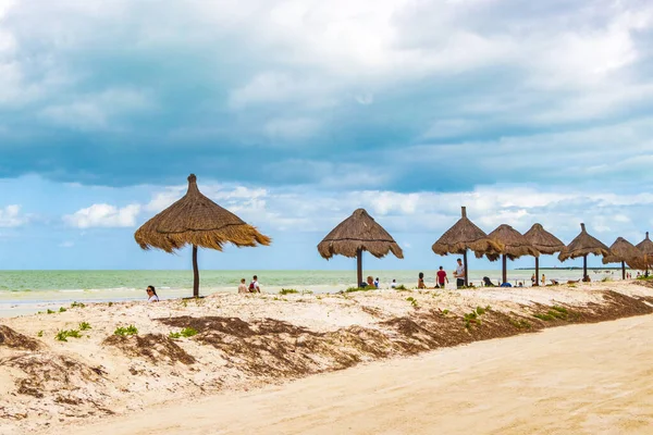 Holbox Mexico Грудень 2021 Року Вулицю Сенді Вітряний Хмарний Пляж — стокове фото