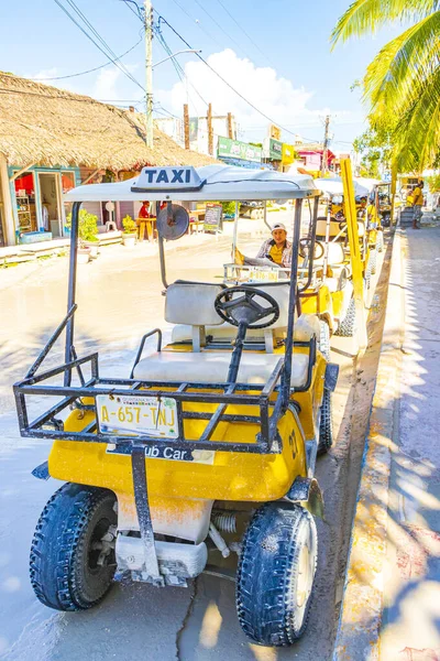Holbox México Diciembre 2021 Buggy Car Taxi Golf Cart Cars —  Fotos de Stock