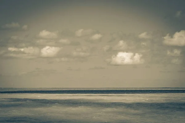 Черно Белое Изображение Панорамного Пейзажа Парома Красивый Остров Холбокс Голубым — стоковое фото