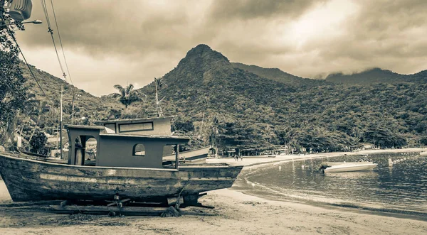 Cuadro Blanco Negro Barcos Viejos Barcos Barcos Para Restauración Playa —  Fotos de Stock