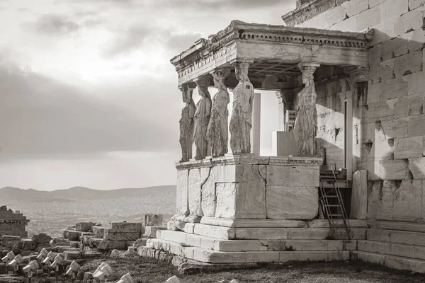 Cuadro Blanco Negro Los Detalles Figuras Esculturas Columnas Acrópolis Atenas —  Fotos de Stock