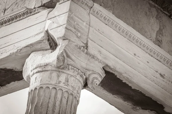 Zwart Wit Beeld Van Details Figuren Sculpturen Kolommen Van Akropolis — Stockfoto