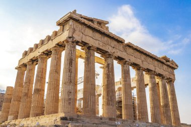 Atina Akropolü Yunanistan 'ın başkenti Atina' da muhteşem ve güzel harabeleriyle Parthenon ve mavi gökyüzü.