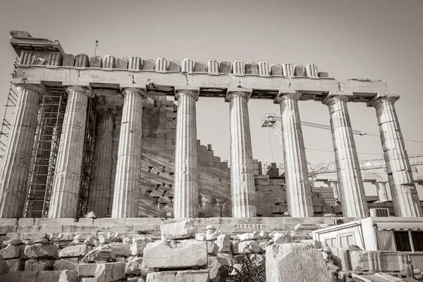 Cuadro Blanco Negro Los Detalles Figuras Esculturas Columnas Acrópolis Atenas — Foto de Stock