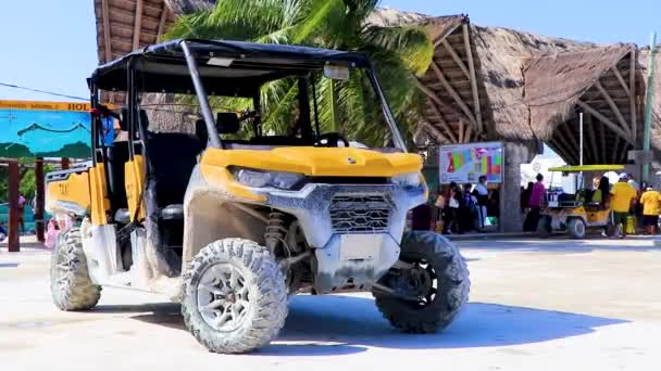 Holbox Mexico December 2021 Buggy Car Taxi Golf Cart Cars — Stock Video