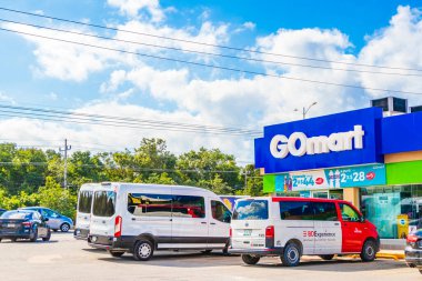 Puerto Aventuras Meksika 02. Şubat 2022 Meksika GOmart mağazası Gulf benzin istasyonu, Puerto Aventuras, Quintana Roo Mexico.
