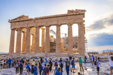 Atina Yunanistan 04. Yunanistan 'ın başkenti Atina' daki Parthenon ve mavi gökyüzü muhteşem ve güzel harabeleriyle Ekim 2018 Atina Akropolü.