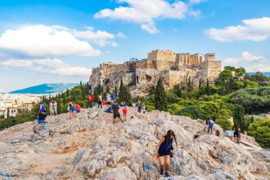 Atina Yunanistan 04. Yunanistan 'ın başkenti Atina' daki Parthenon ve mavi gökyüzü muhteşem ve güzel harabeleriyle Ekim 2018 Atina Akropolü.