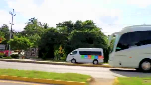 멕시코 2021 도로와 전형적 도로와 경관을 달리고 플라야델 카르멘 킨타나로오 — 비디오