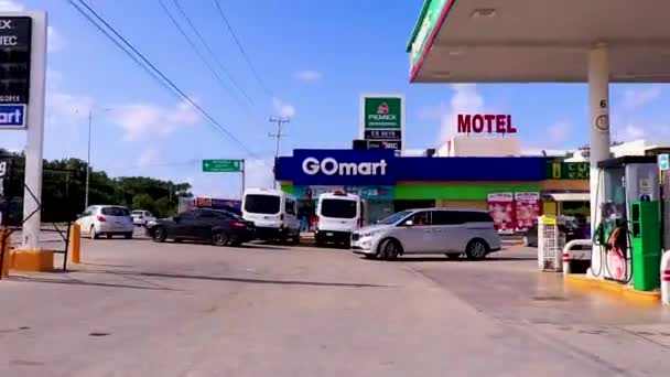 Puerto Aventuras México Febrero 2022 Tienda Mexicana Gomart Gasolinera Gulf — Vídeo de stock