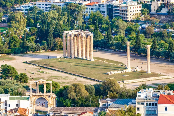 Olimpion Akropolu Aten Niesamowitymi Pięknymi Ruinami Partenon Błękitne Niebo Greckiej — Zdjęcie stockowe