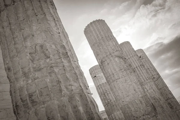 Чорно Біле Зображення Деталей Зображує Скульптурні Колони Акрополя Дивовижними Красивими — стокове фото