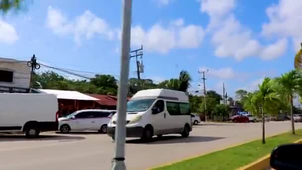 Tulum México Fevereiro 2022 Condução Através Rua Típica Colorido Estrada — Vídeo de Stock