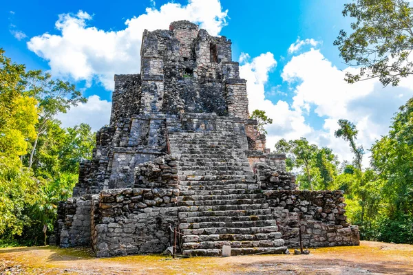 Antiguo Sitio Maya Con Ruinas Templos Pirámides Artefactos Selva Tropical —  Fotos de Stock