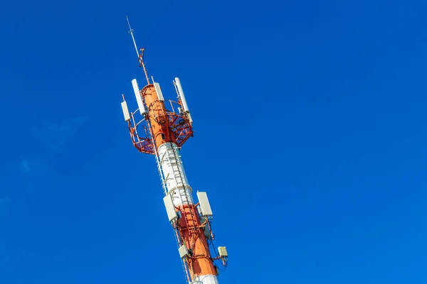 Torre Rossa Bianca Con Radiazione Sfondo Cielo Blu Uccide Playa — Foto Stock