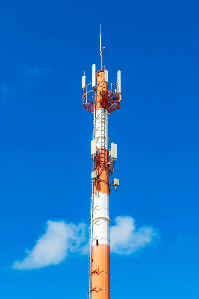 Torre Rossa Bianca Con Radiazione Sfondo Cielo Blu Uccide Playa — Foto Stock