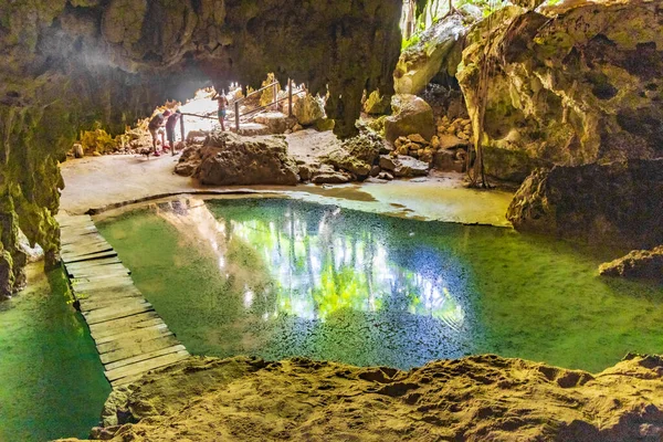 Удивительная Голубая Бирюзовая Вода Известняковая Пещера Провал Кенота Santuario Los — стоковое фото