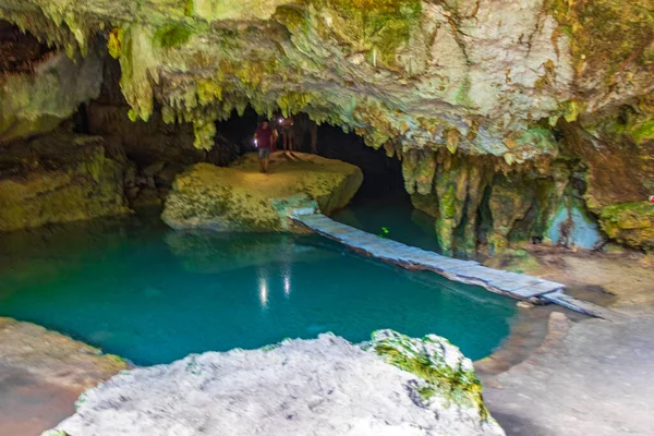 Increíble Cenote Azul Turquesa Agua Cueva Piedra Caliza Santuario Los —  Fotos de Stock