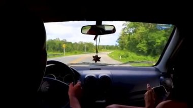 Ormanda otoyolda giderken Tulum Quintana Roo Mexico 'nun tropikal doğası