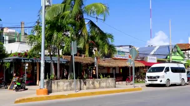 Тулум Мексика Февраль 2022 Проезд Типичной Красочной Улице Городской Пейзаж — стоковое видео