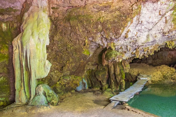 Increíble Cenote Azul Turquesa Agua Cueva Piedra Caliza Santuario Los —  Fotos de Stock