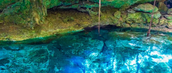 Удивительная Голубая Бирюзовая Вода Известняковая Пещера Провал Сеноте Тайма Таджмаха — стоковое фото