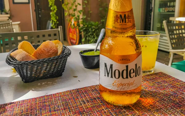 Playa Del Carmen Mexico April 2022 Modelo Beer Bottle Food — Stockfoto