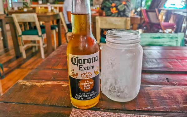 Playa Del Carmen Messico Marzo 2022 Corona Bottiglia Birra Cibi — Foto Stock