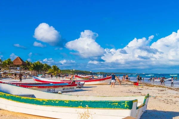 Tulum Mexa 2022年2月キンタナ メキシコのターコイズブルーの波とトゥルムのボートで驚くほど美しいカリブ海沿岸とビーチパノラマビュー — ストック写真