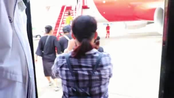 Samut Prakan Tailandia Mayo 2018 Escaleras Junta Suben Vuelan Sobre — Vídeo de stock