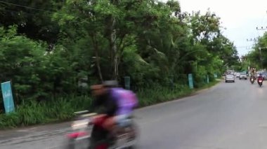 Surat Thani Tayland 25. Mai 2018 Sokak barları ve restoranları Gece Pazarı Balıkçıları Köyü Bo Phut Tayland 'daki Koh Samui adasında..