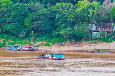 Mekong nehri ve Luang Prabang şehri, Güneydoğu Asya 'da Laos dünya turnesinde yer alıyor..